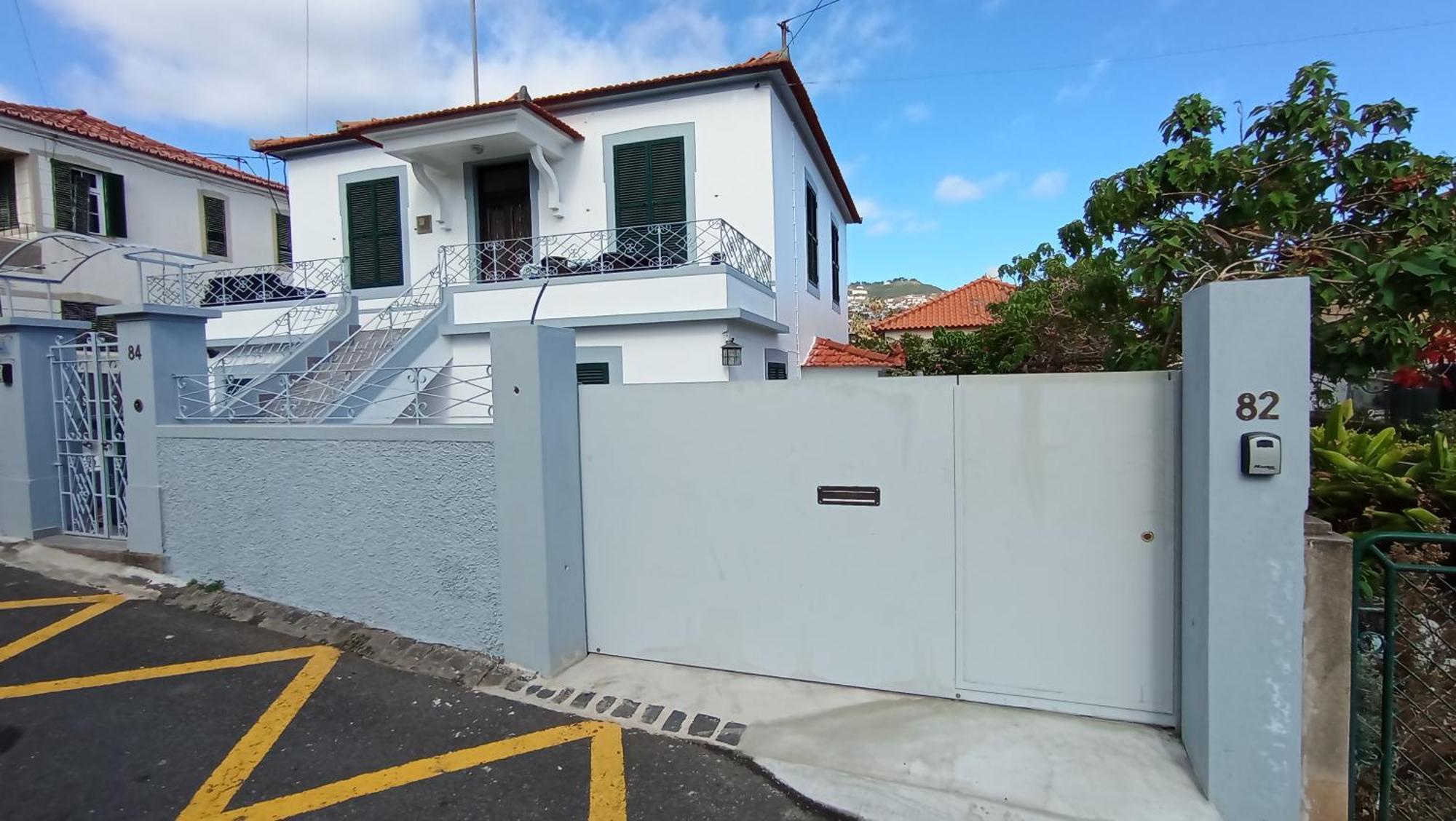 Bus Stop House 82 Funchal Dış mekan fotoğraf